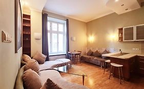 Bright&Comfy Apt -Few Min To Main Square